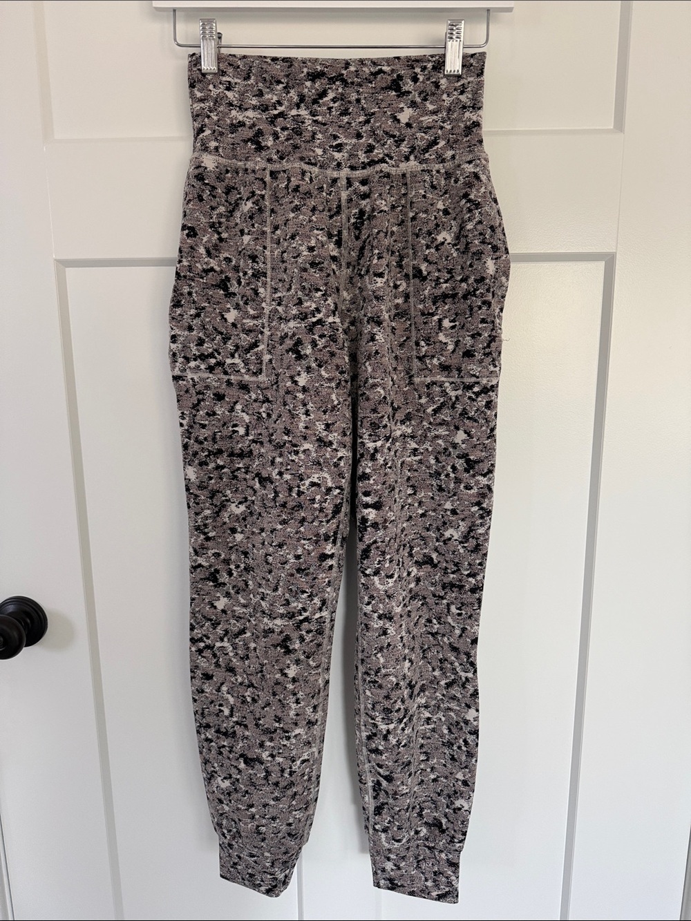 Athleta Salutation Jogger Textured Mauve Leopard